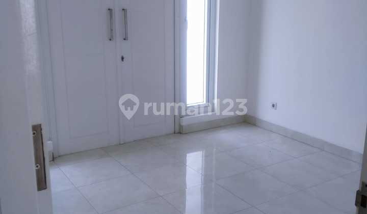Disewakan Rumah Mewah 3kt, Di Raffles Hills Cibubur, Cluster Exclusive, Non Furnished, Lokasi Strategis  2