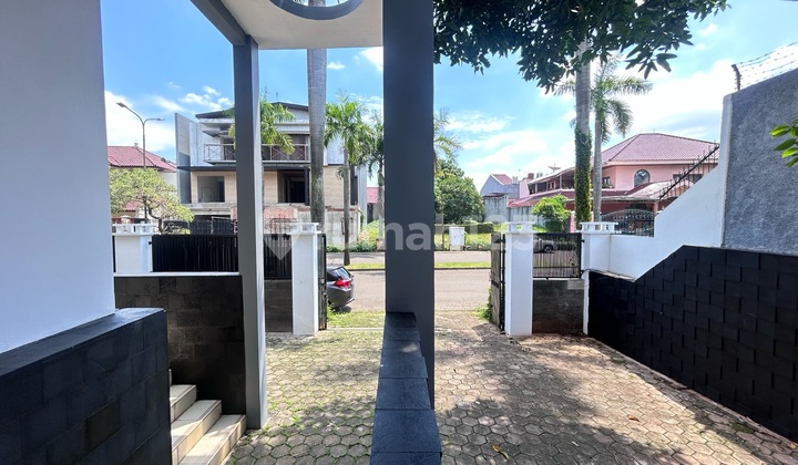 Disewakan Rumah Mewah Di Boulevard Raffles Hills Cibubur, 4kt Unfurnished, Bebas Banjir, Siap Huni, Lokasi Strategis. Sudah Renovasi. Bagus SHM di Cibubur