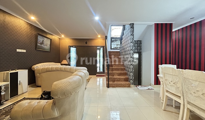 Dijual Rumah Cluster Baru Lt.105 3+1kt, Lokasi Strategis, Depan Taman, Siap Huni, Sudah Renovasi, Furnished, Bebas Banjir, Di Raffles Hills Cibubur, Nego Samapai Jadi! Rumah Bagus SHM 2