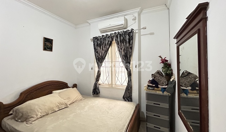 Dijual Cepat Rumah Lt.112 3+1Kt 2 Carpot, Siap Huni Bebas Banjir, Rapi, Terawat, Sudah Renovasi , SHM , Lokasi Strategis di Raffles Hills Cibubur Rumah Bagus SHM di Trans Studio Mall Cibubur, Jl. Alternatif Cibubur No.230a, Harjamukti, Cimanggis, Kota Dep 2