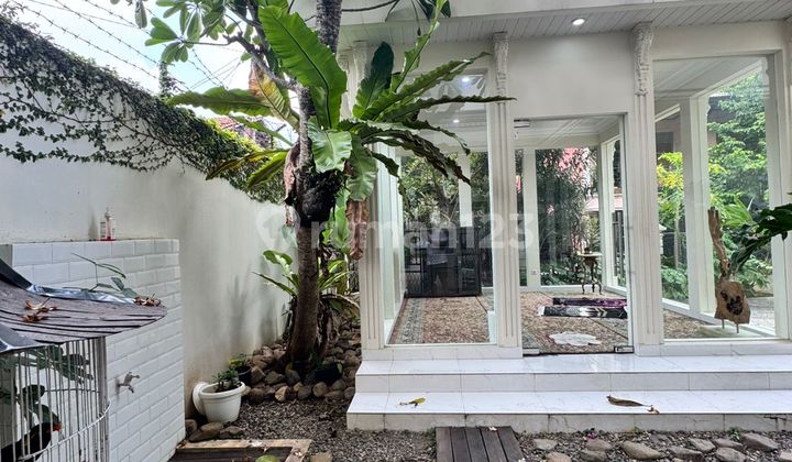 For Quick Sale Luxury House with Semi-Furnished Swimming Pool, Land Area 983/Building Area 705. 5+2 Bedrooms, Modern American Classic, Swimming Pool, Move-In Ready, Flood-Free, New Building, Strategic Location Near Citos Mall in Cilandak, South Jakarta, Negotiable! Freehold Title! Good House 2