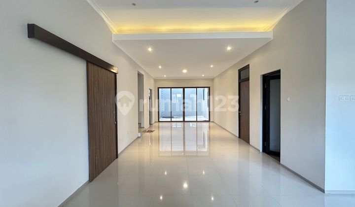 Dijual Rumah Bangunan Baru Siap Huni, Lt.200/300 Di Raffles Hills Cibubur. Bangunan Baru Siap Huni Pakai Arsitek, Hadap Utara, Shm , Lokasi Strategis. Rumah Shm Bagus Di Raffles Hills Cibubur 2