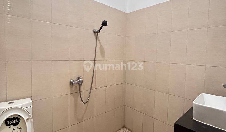 Disewakan Rumah Mewah Asri Hook, 5kt, Semi Furnished, Cibubur, Jakarta Timur 2