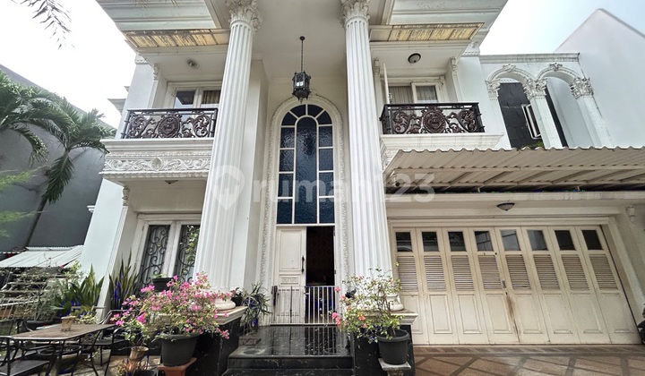 Dijual Rumah Mewah Lt.529/Lb.600 di Jalan Utama Boulevard Raffles Hills Cibubur, Ada Kolam Renang (Swimming Pool) Siap Huni, Sudah Renovasi, Semi Furnished, Lokasi Strategis, Dekat Pintu Tol dan Pusat Perbelanjaan, Dekat Sekolah, Nego Sampai Jadi :Fire:,  2