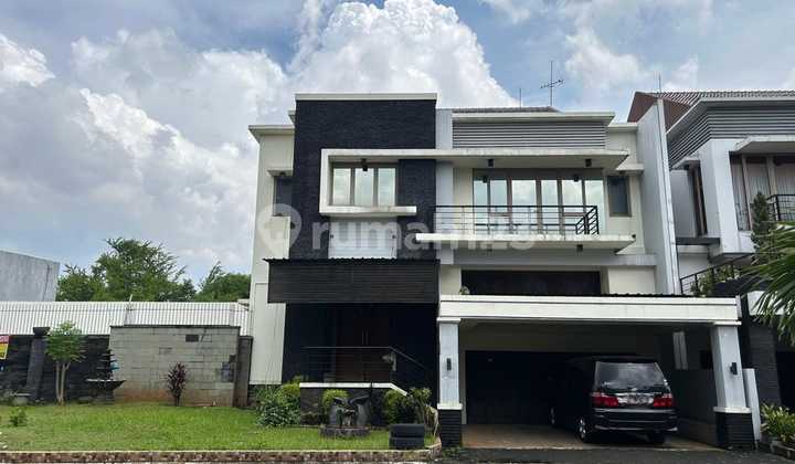 Dijual Rumah Di Raffles Hills Cibubur Lt.337 4+2kamar Tidur , Siap Huni, Bagus, Rapih, Semi Furnish, Space Halaman Belakang Luas, Lokasi Strategis, Bebas Banjir, Lingkungan Asri.