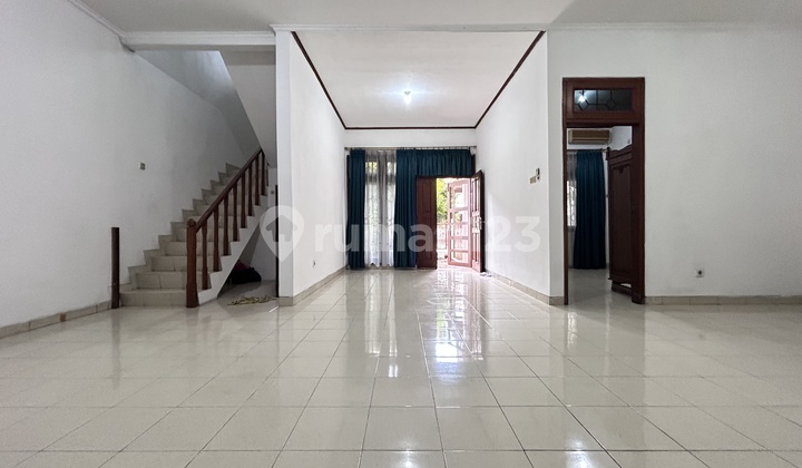 Disewakan Rumah Lt.120, 3kt Unfurnished, Ada Ac Tiap Kamar & Kitchenset, Lokasi Di Raffles Hills Cibubur, Sudah Renovasi, Siap Huni, Lokasi Strategis, Cluster Depan, Shm, Dekat Tol, Dekat Lrt, Dekat Pusat Perbelanjaan, Siap Huni, Bebas Banjir Rumah SHM di 2