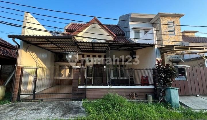 Dijual Rumah 2Lantai Lt.120 , 3Kt, Posisi Hook, Siap Huni, Bebas Banjir, SHM, Sudah Renovasi, Lokasi Strategis di Raffles Hills Cibubur, Dekat LRT, Dekat Pintu Tol, Dekat Pusat Perbelanjaan, Negotiable! Rumah Bagus SHM