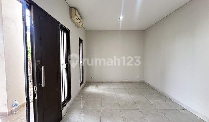 For Rent 3+1 House Ready to Occupied Land Area 160/180, Newly Renovated, Strategic Location, Open Space, Spacious, Clean Tidy, Strategically Located in Raffles Hills Cibubur, Good House For Rent 3+1 House Ready to Occupied Land Area 160/180, Newly Renovated, Strategic Location, Open Space, Spacious, Clean Tidy, Strategically Located in Raffles Hills Cibubur, Good House