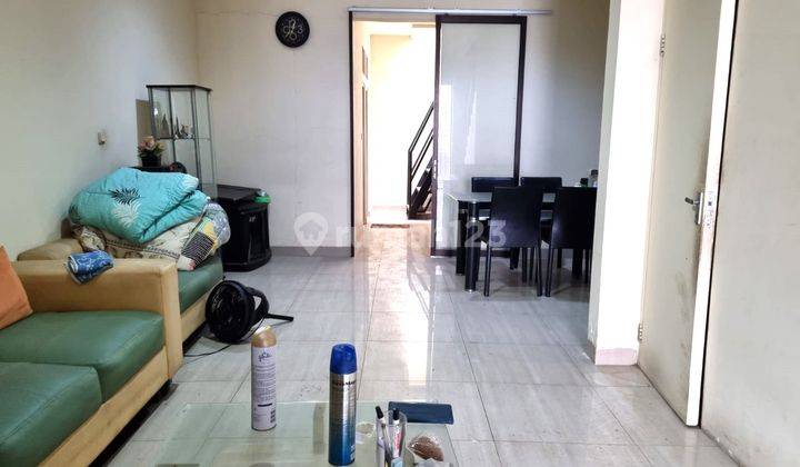 Rumah 2 Lantai Bagus Semi Furnished SHM di Duta Garden, Tangerang 2