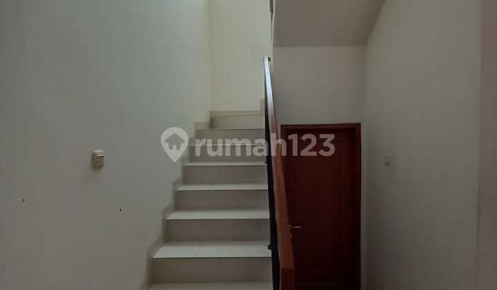 Rumah Dalam Cluster Besar Di Jagakarsa Raya Akses bagus 2 mobil 2