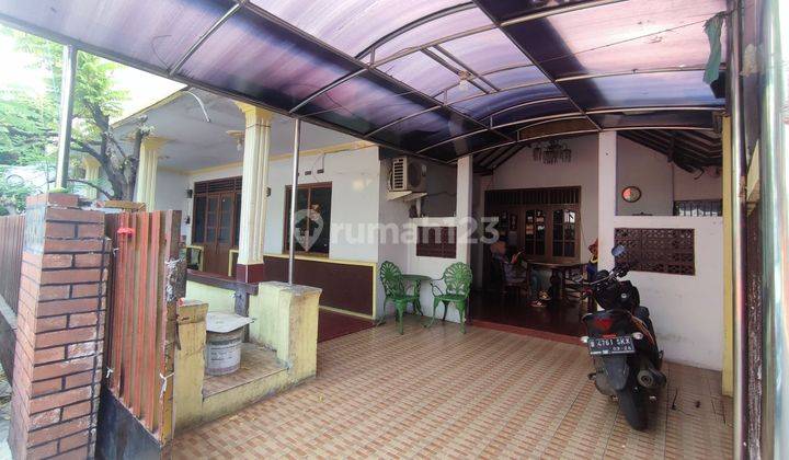 Dijual Rumah Lama Hitung Tanah, Cocok Sebagai Bisnis Kos 1