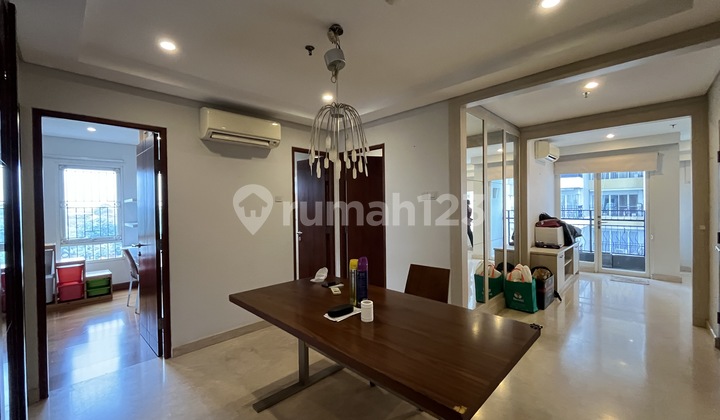 TURUN HARGA Apartemen Eksklusif di Permata Hijau 3BR Private Lift Semi Furnished