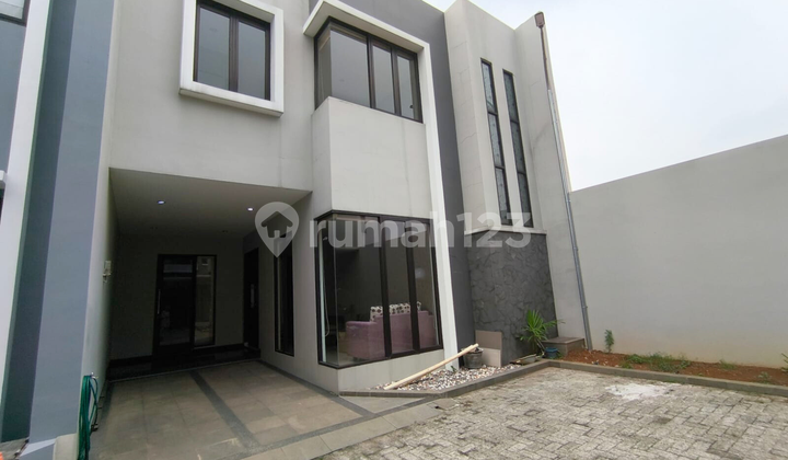 For Sale Ready-to-Live Furnished House in a Cluster in Jagakarsa, South Jakarta