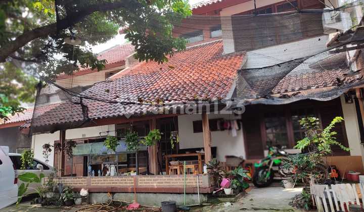 Rumah Asri Halaman Luas dijual di Area Ragunan Jakarta Selatan