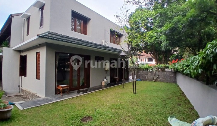 Rumah 2 Lantai bisa untuk Usaha di Sayap Ciumbuleuit SHM Rumah 2 Lantai bisa untuk Usaha di Sayap Ciumbuleuit SHM