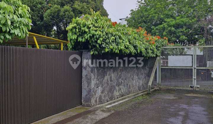 Rumah 2 Lantai bisa untuk Usaha di Sayap Ciumbuleuit SHM 2