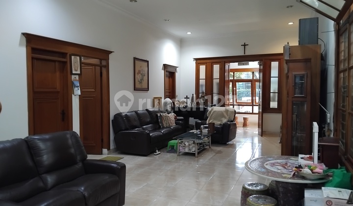 Rumah 1 Lt. Shm Asri Di Sayap Riau Kota Bandung Rumah 1 Lt. Shm Asri Di Sayap Riau Kota Bandung