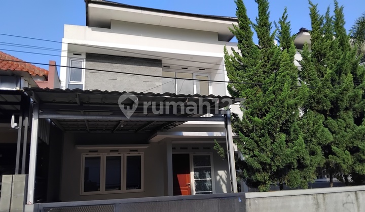 Rumah 2 Lantai Siap Huni untuk Keluarga Muda Rumah 2 Lantai Siap Huni untuk Keluarga Muda