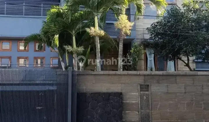 Rumah Modern 2 Lt Mewah Dan Luas Lokasi Nyaman 1