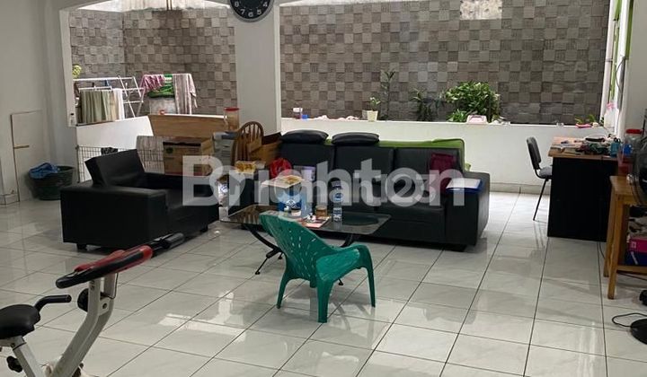 Rumah di Taman Surya Jakarta Barat Pinggir Jalan Utama Cocok Usaha