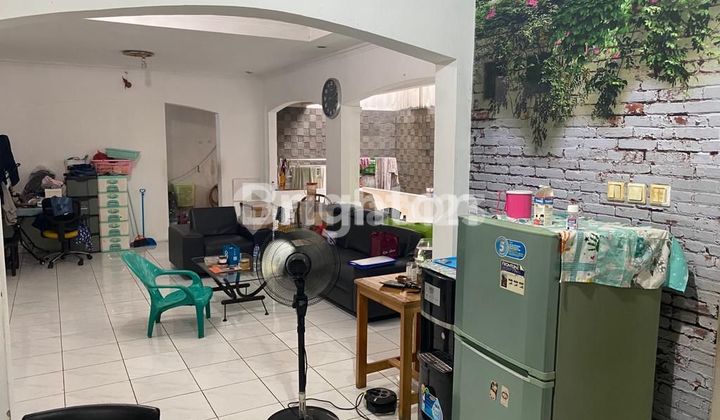 Rumah di Taman Surya Jakarta Barat Pinggir Jalan Utama Cocok Usaha