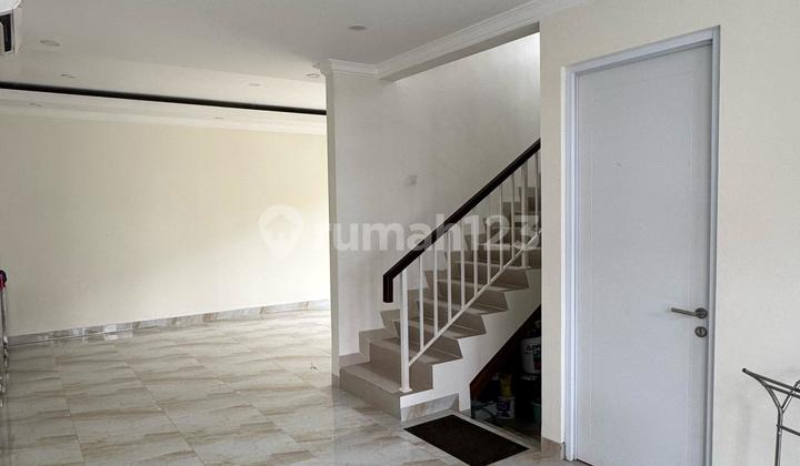 4-Bedroom Hook House in Victoria Highland, BSB City Semarang, Near UNIKA 2