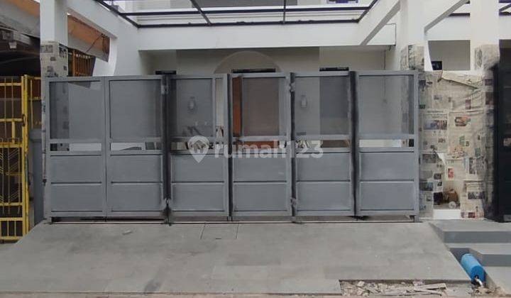  3 Lantai Semi Furnished Rumah SHM - Sertifikat Hak Milik 1