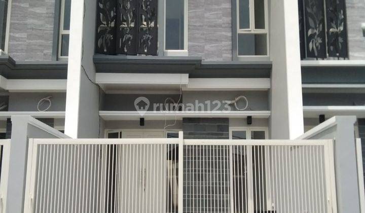 dijual rumah Semi Furnished di Sukolilo 1