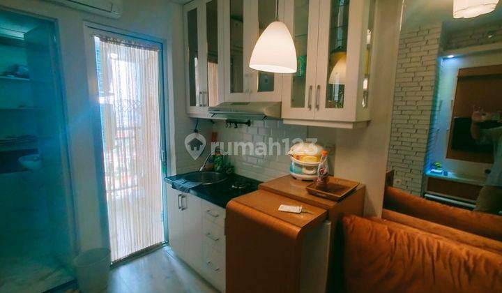 ruang tamu apartment cantik 2 br full