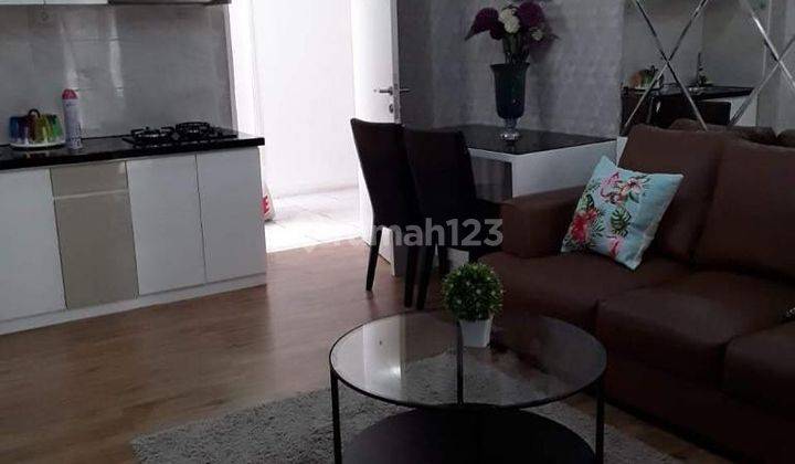 ruang tamu apartment lux 3 kamar furnished