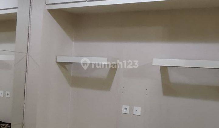 ruang keluarga apartment cantik 2 kamar furnished