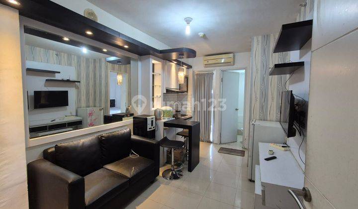ruang keluarga apartment cantik 2 kamar lantai