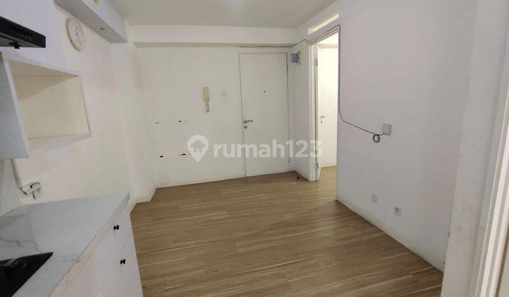 ruang keluarga apartment cantik semi furnished di