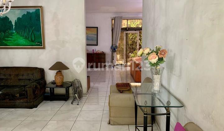 Dijual Rumah Asri Lokasi Strategis Posisi Hoek, Halaman Luas Bebas Banjir  2