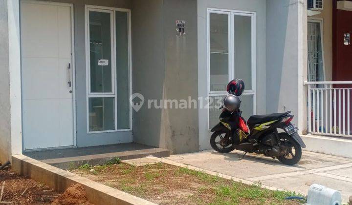 Rumah Minimalis di Imperial Green, Sepatan Depan Taman 2