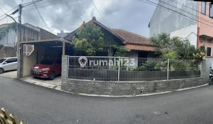 Rumah Bagus Unfurnished SHM di Jl Karasak Tengah, Bandung 1