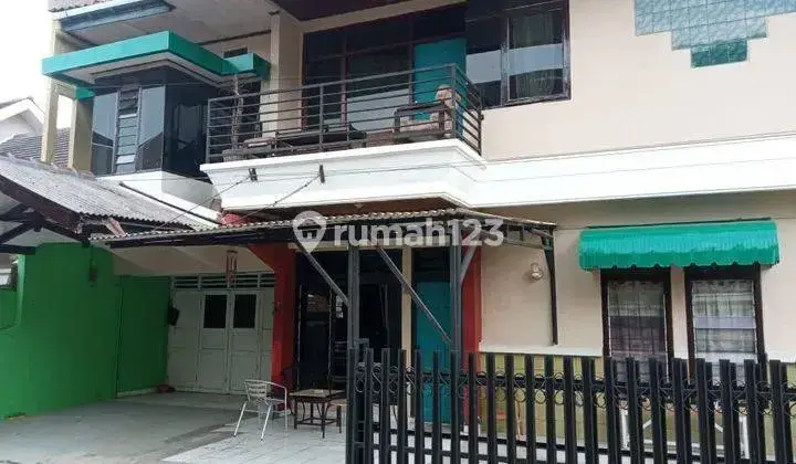 Rumah 2 Lantai Bagus Unfurnished SHM di Jl Mega Asri Paster, Bandung 1