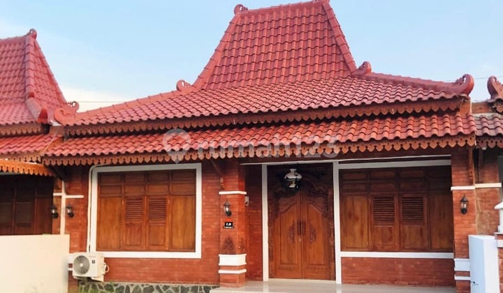 Large Classic Javanese House in Sleman Only 700 Million, SHM