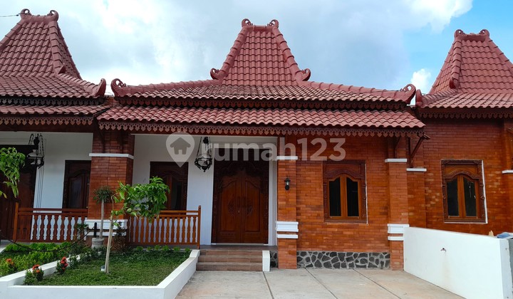 Joglo House in a Premium Residential Area Near Prambanan Temple