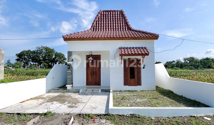 Traditional & Comfortable Ambiance, Beautiful Joglo House for 299 Million