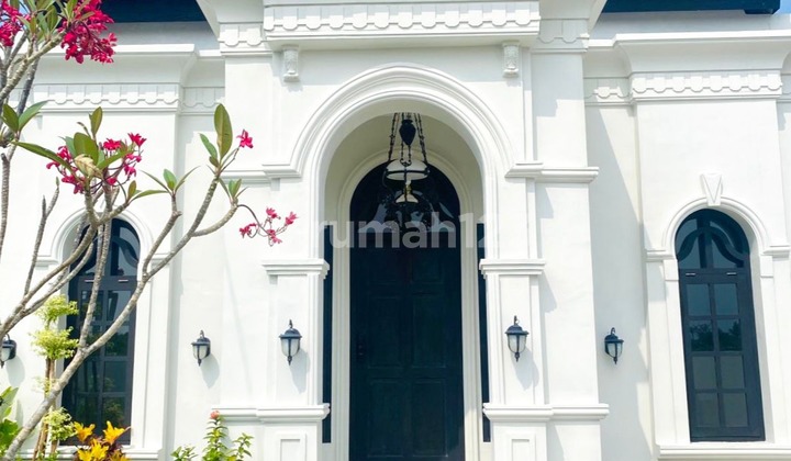 Kemewahan Arsitektur Eropa di White House Prambanan 2