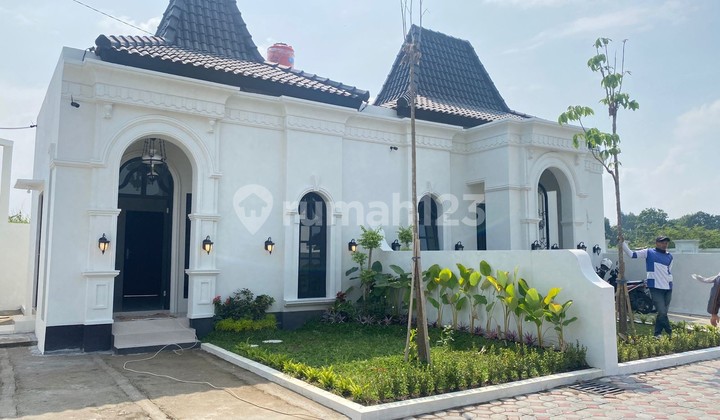 Modern Classic American Residence, A Blend of Luxury & Timeless near Jogja 2