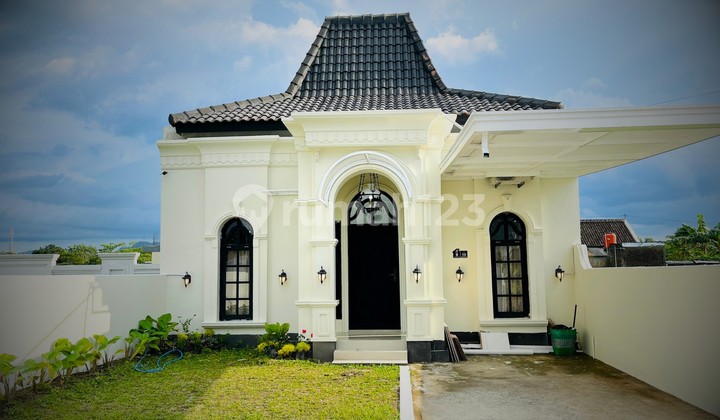 Klasik Mewah, Rumah Nyaman View Sawah 600 Jutaan, SHM di Prambanan