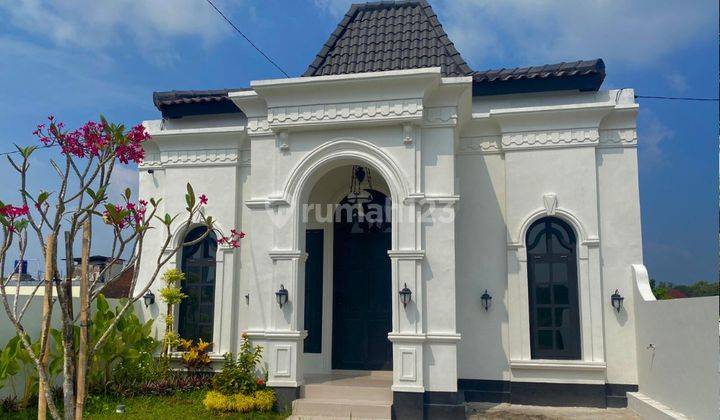 Dekat Kota Jogja, Rumah Modern Semi Klasik Nuansa Asri View Sawah 1