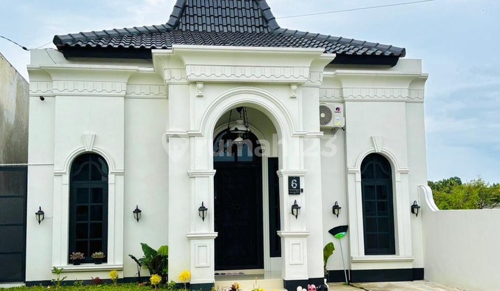 Mediterranean-Style Luxury Joglo Charm in East Yogyakarta Mediterranean-Style Luxury Joglo Charm in East Yogyakarta