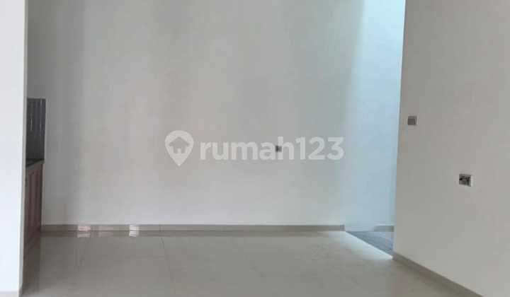 New House for Sale in a Strategic Area in Rawamangun 2