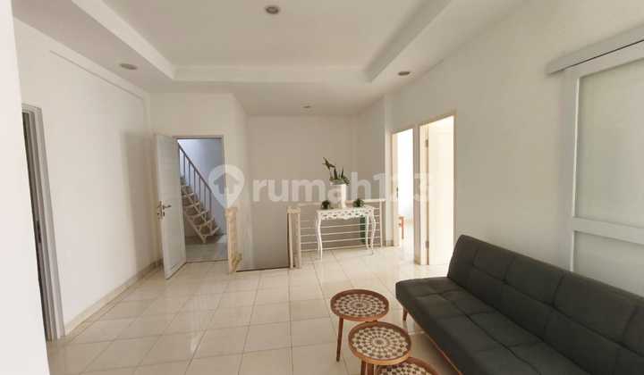Nice House Ready to Occupy 2 Floors Strategic Location in Sektor 5 Bintaro Jaya Housing Complex South Tangerang Negotiable Certificate of Ownership 2