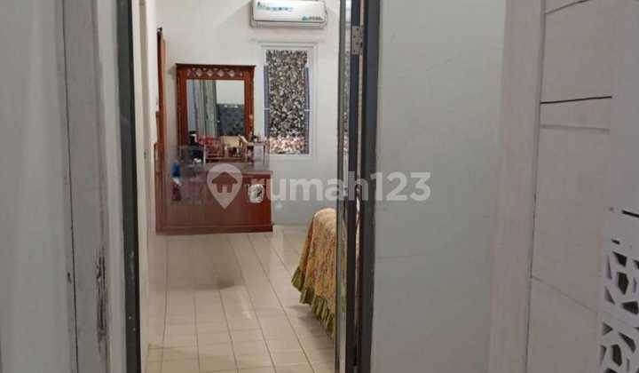 For Quick Sale, Affordable House in a Strategic Location Graha Bintaro, South Tangerang, Near Parigi Toll Road, SHM, Negotiable.