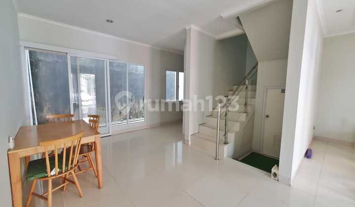 Rumah Bagus 2 Lantai Semi Furnished Dalam Cluster Lokasi Strategis Dekat Stasiun KRL Jurang Mangu dan Sudimara Tangerang Selatan SHM Nego