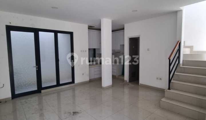 Ready-to-Occupy 2-Story Flood-Free House in a Cluster, Strategic Location Near Bintaro Plaza and Pondok Ranji KRL Station, South Tangerang, SHM Negotiable 2